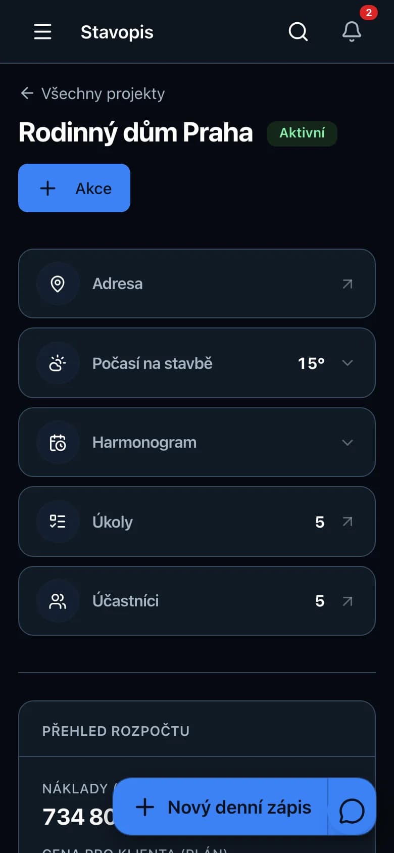 Stavopis na displeji telefonu s přehledem stavby