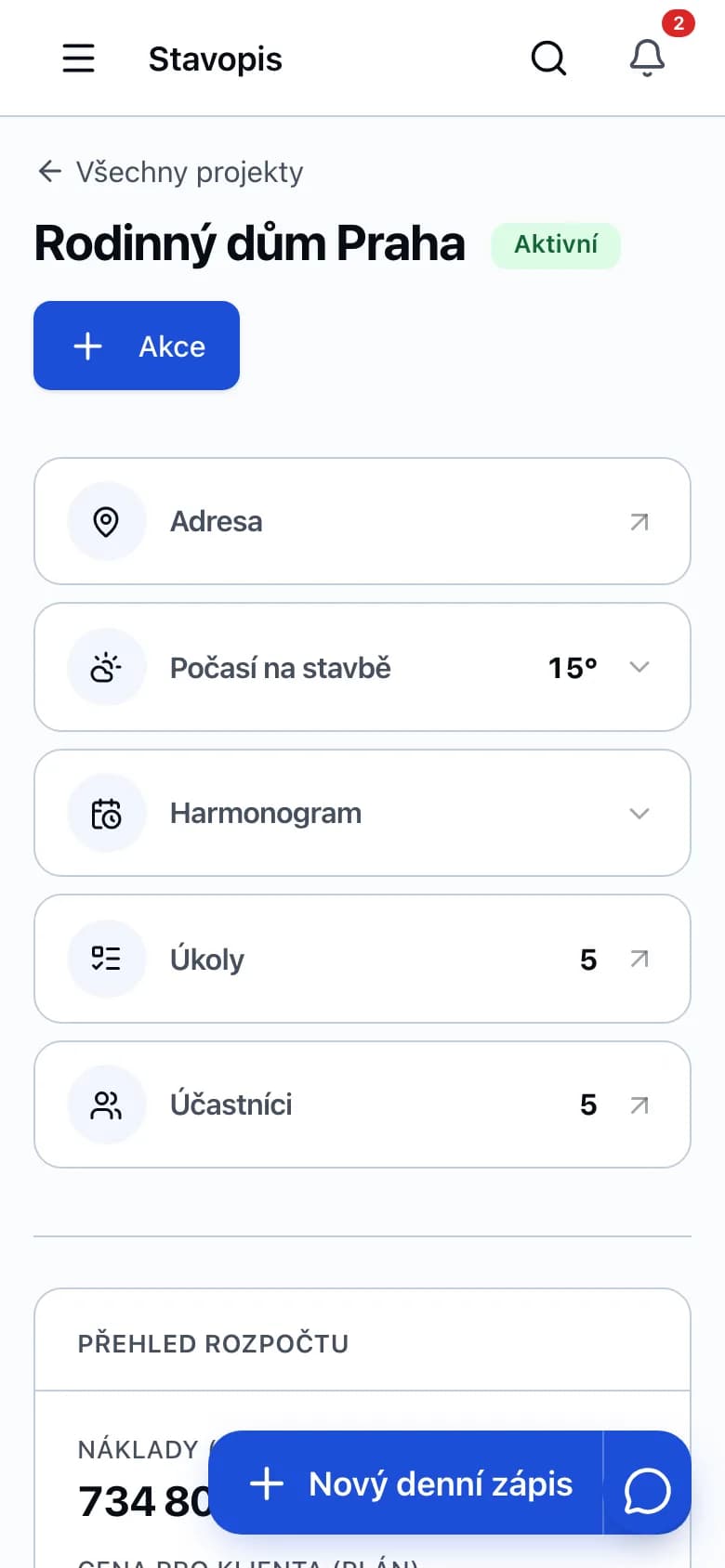Stavopis na displeji telefonu s přehledem stavby