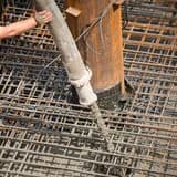 Betonáž stropní desky čerpadlem přes armovací výztuž